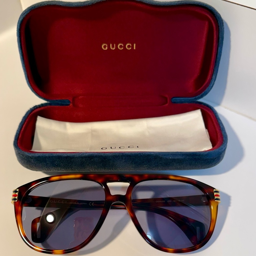 Gucci GG0525S sunglasses aviator